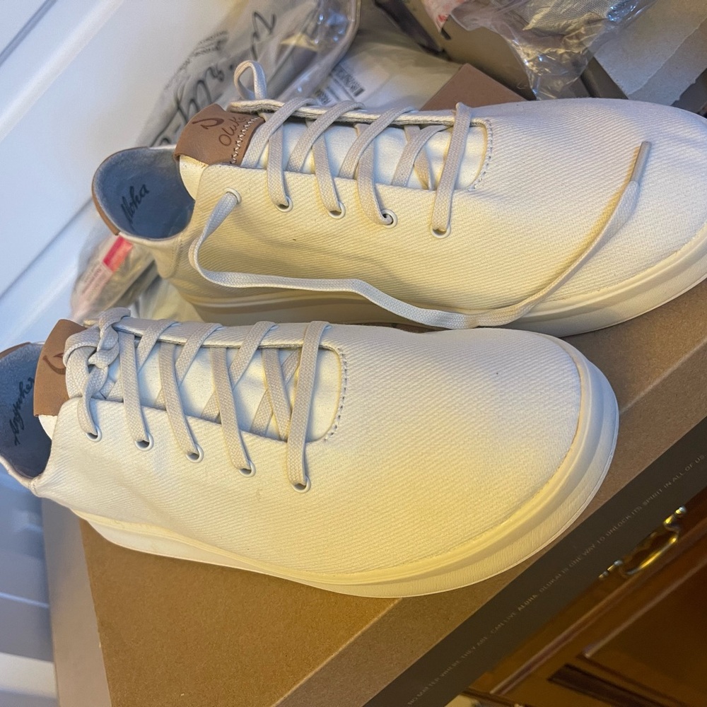 NIB Olukai Ki’Hele Li white tennis shoes